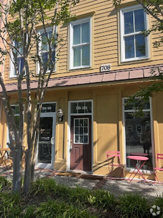 Building Photo - 708 S Shelmore Blvd