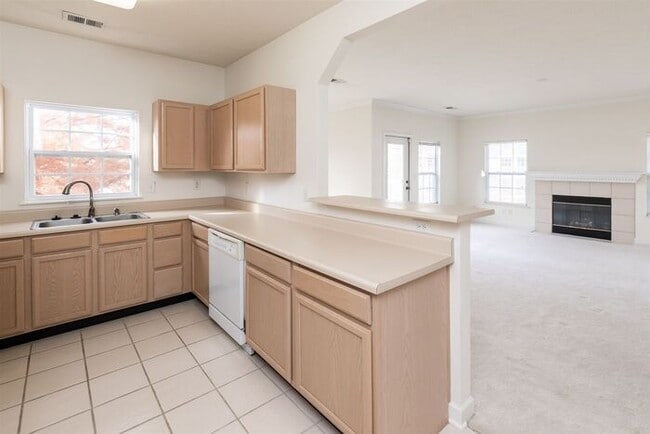 Building Photo - 1563 Sierra Springs