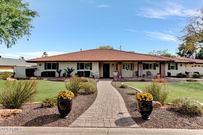Building Photo - 6821 E Vista Dr