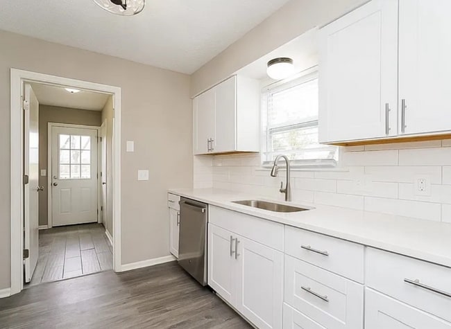 Building Photo - 253 Cedarview Dr