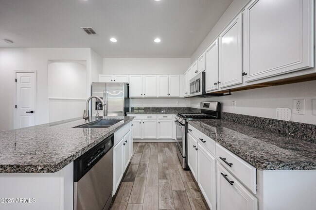 Foto del edificio - 13159 W Rowel Rd
