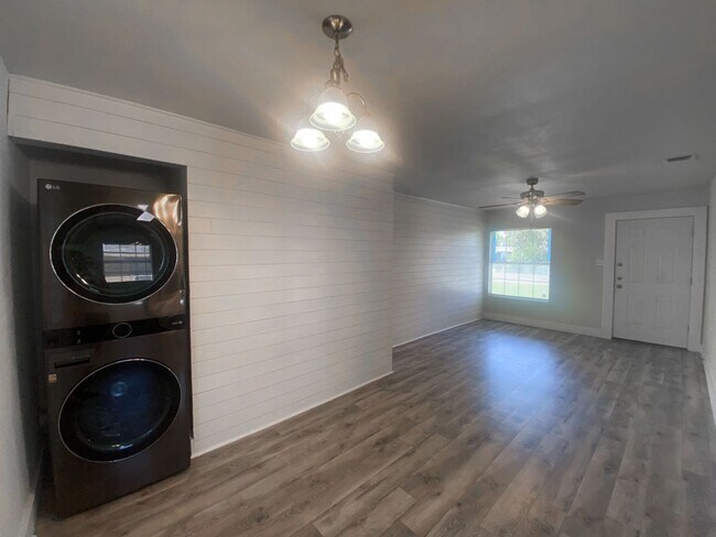 Foto del edificio - 2Bed/1Bath House for Rent! Available Now