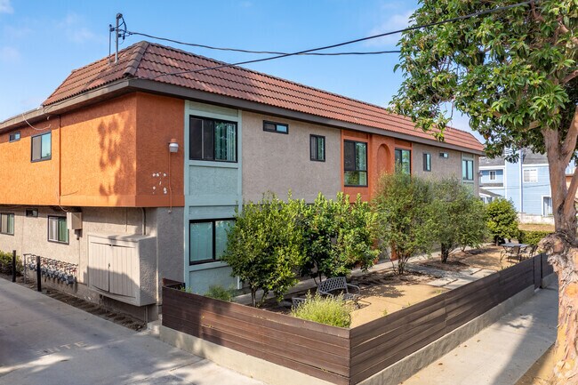Foto principal - 1628 W 218th St
