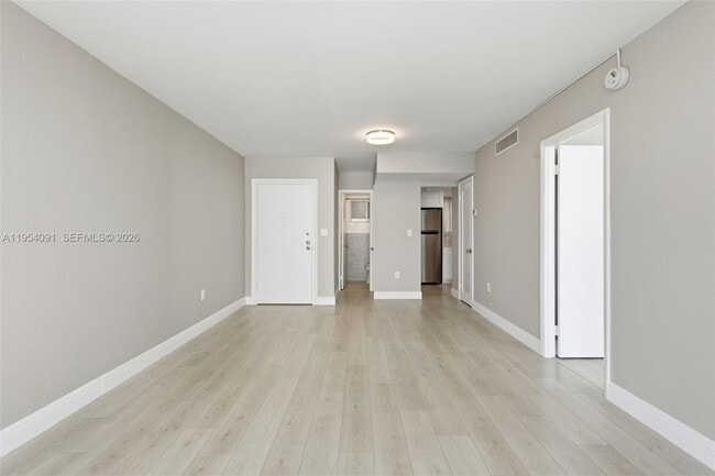 Building Photo - 1345 Lincoln Rd