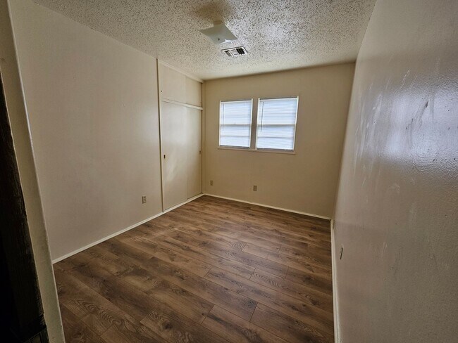 Building Photo - Spacious 3-Bedroom Home