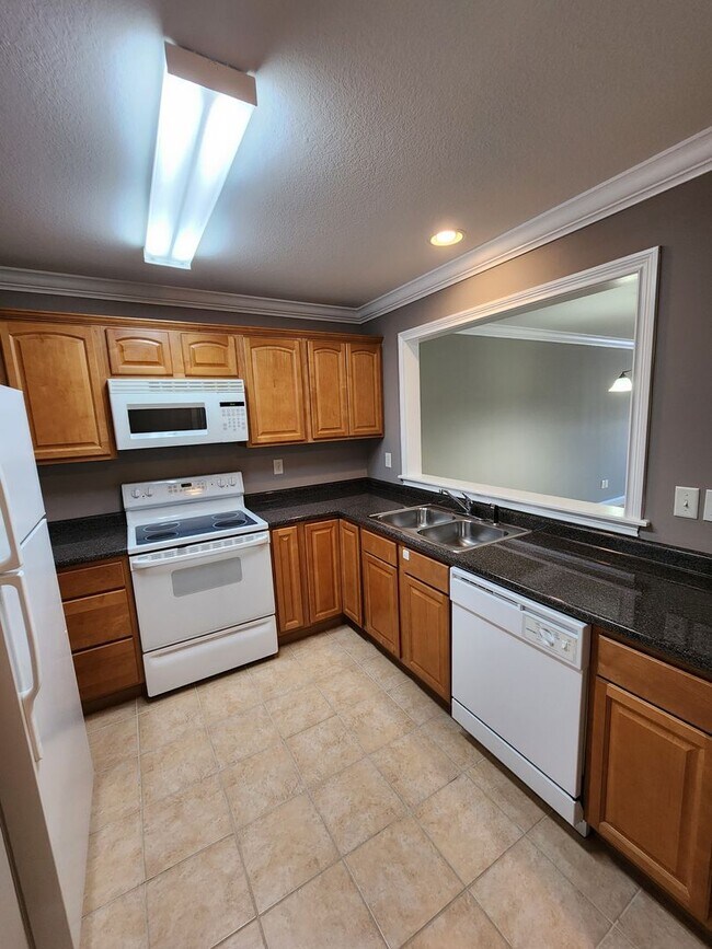 Foto del edificio - Alcoa 37701 - Very nice 2 bedroom townhome - Contact Troy Adams (865) 233-6949