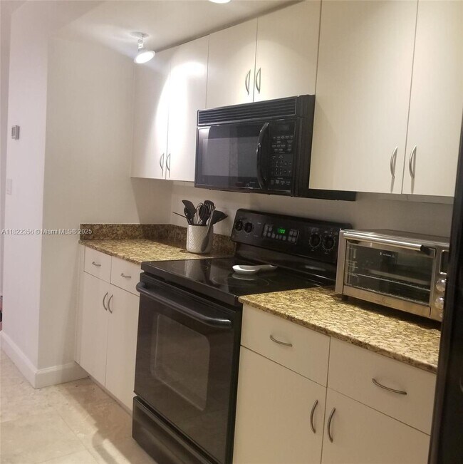 Foto del edificio - 6917 Collins Ave