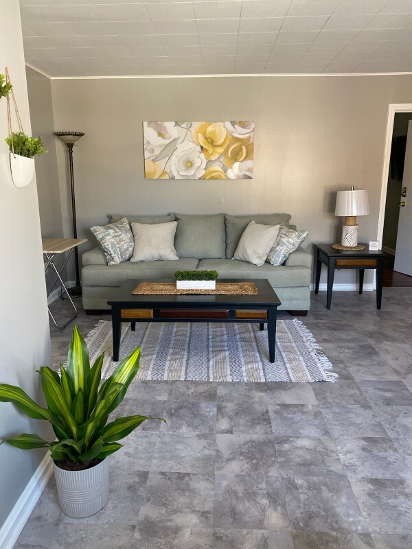 Foto principal - 1826 E Riverside Dr
