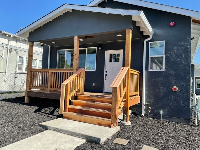 Building Photo - 02636
