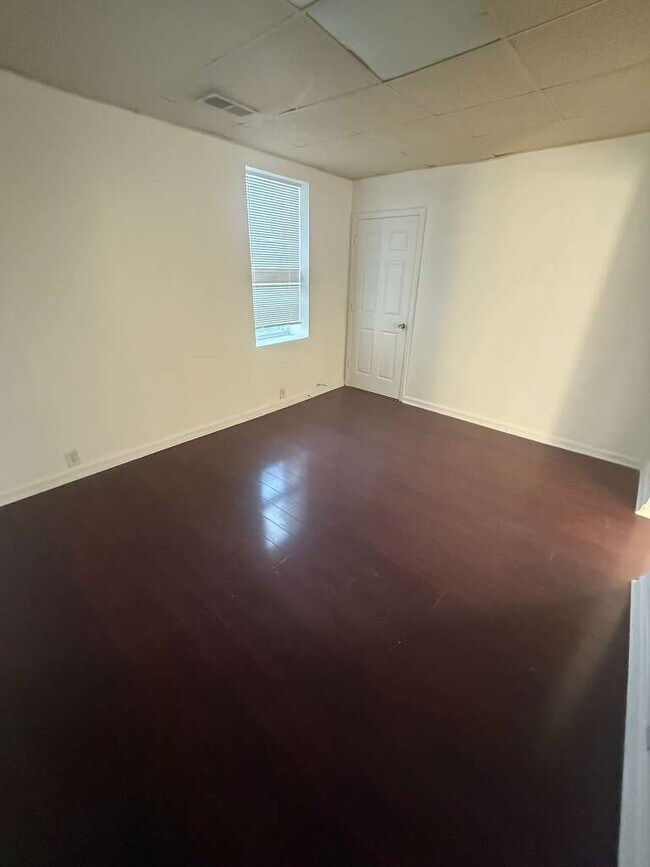 Building Photo - Spacious South City 2BR Home for Rent – $1...
