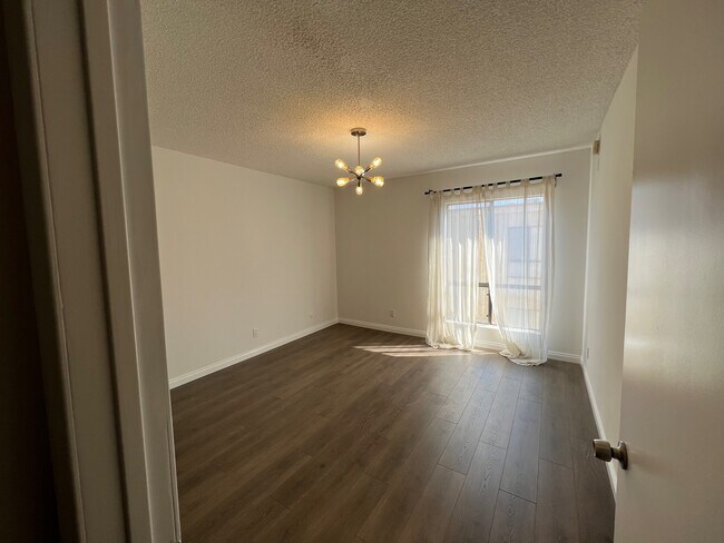 Dormitorio - 7300 Franklin Ave