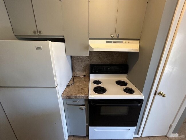 Building Photo - 10 E Walnut Ave