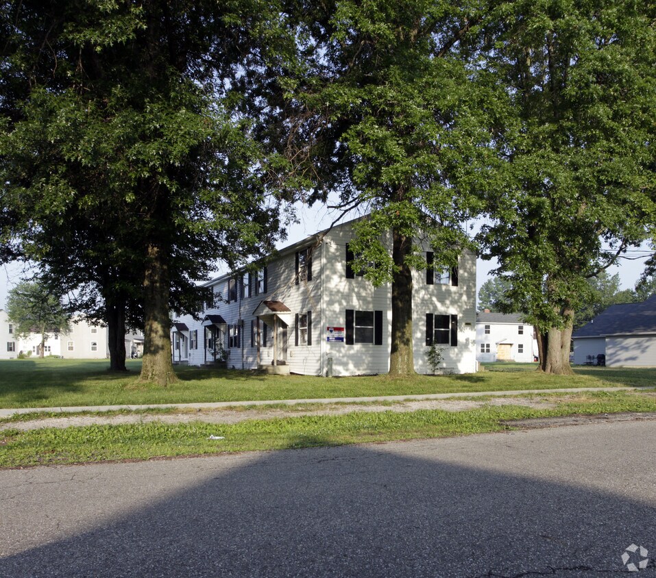 Primary Photo - 9053 Maple Grove