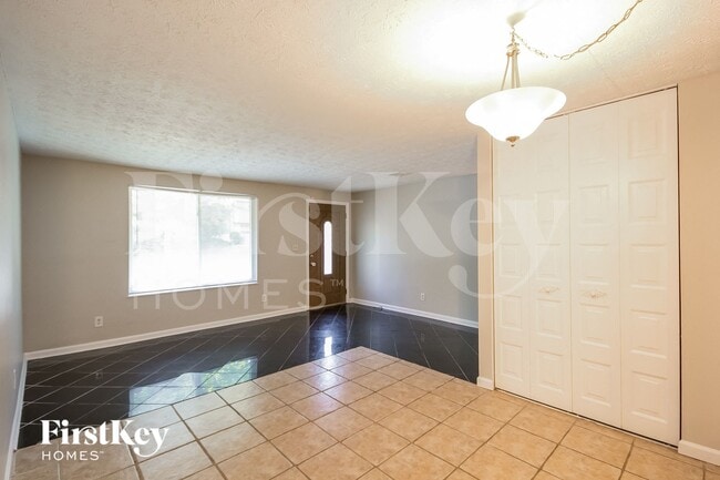 Foto del edificio - 5225 Martins Crossing Rd