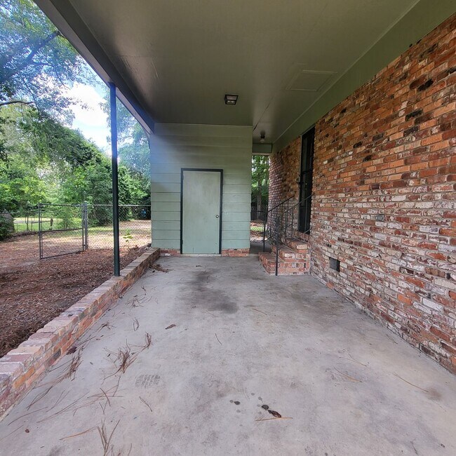 Foto del edificio - 1203 Edgewood Dr