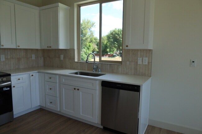 Building Photo - 507 Carol Ave