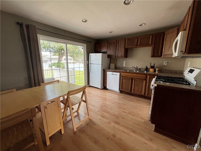 Building Photo - 304 Pleasantview Dr
