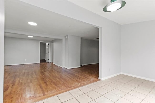 Building Photo - 2314 Wayside Dr