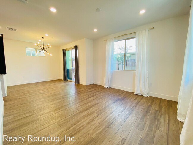 Building Photo - 3 br, 2.5 bath House - 8854 Solo Way