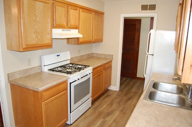 Building Photo - 5001 W Hughes St