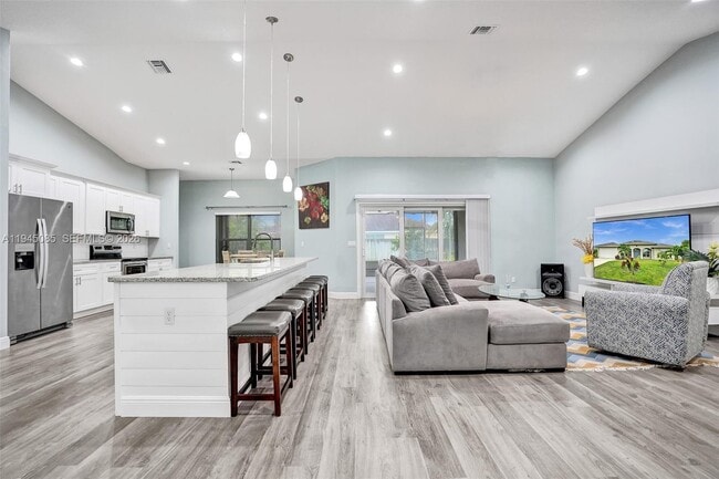 Foto del edificio - 126 NW Heather St