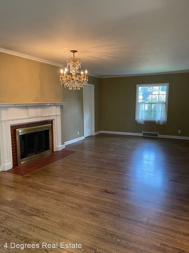 Building Photo - 4 br, 2.5 bath House - 502 E High Drive