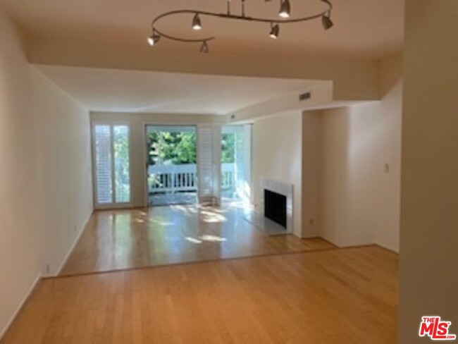 Foto del edificio - 4342 Redwood Ave