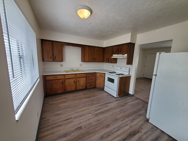 Foto del edificio - 587 Hansen Ave