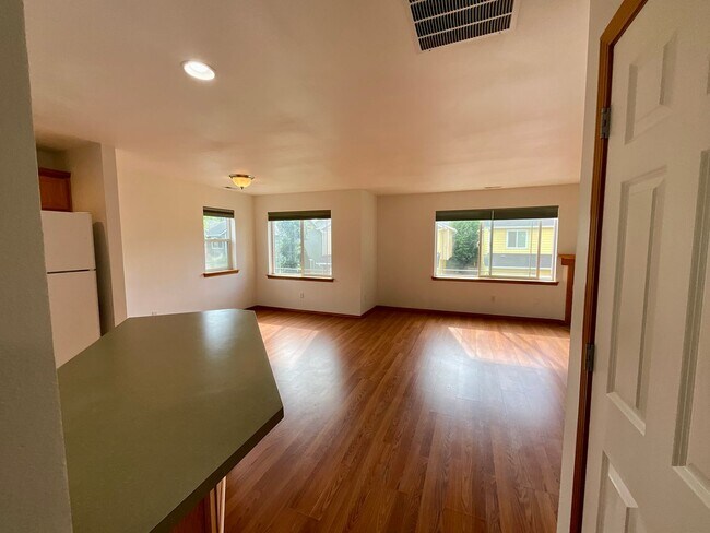 Building Photo - 5-Bedroom Home in Prime Location in Everett, WA