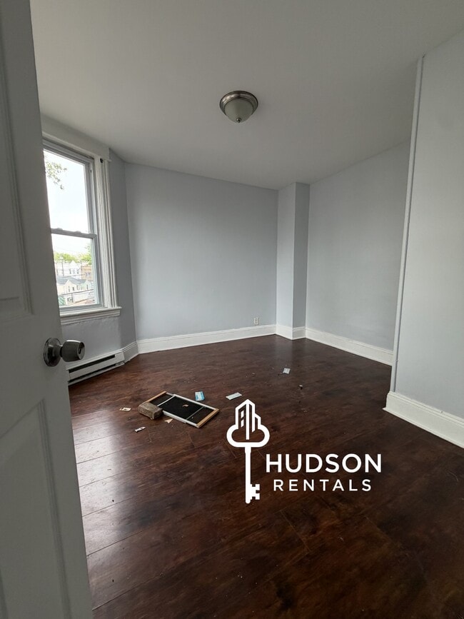114 Neptune Ave 2R - 115 Neptune Ave