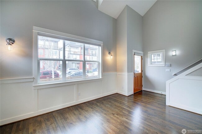 Building Photo - 2Bd/1.75Ba Seattle Home
