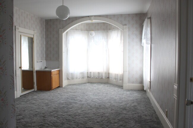 Building Photo - 1019 Santa Fe St