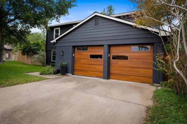 Building Photo - 11600 Parkfield Dr