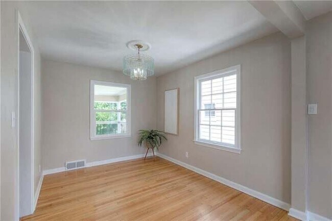 Foto del edificio - 1212 Everett Ave