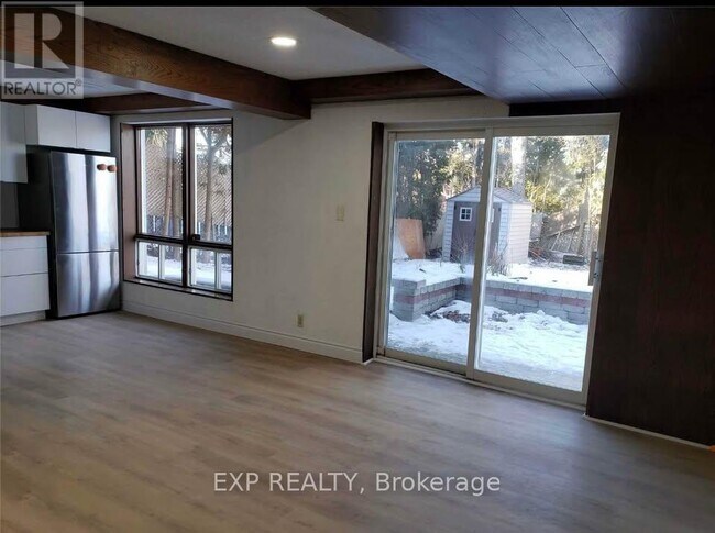 Photo du bâtiment - 126 Simonston Blvd