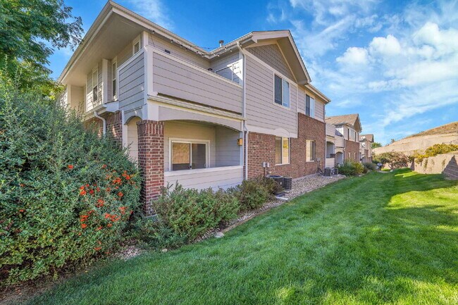 Foto del edificio - $1,850, 1 bed, 1 bath, located in Arvada w...