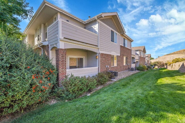 Building Photo - $1,850, 1 bed, 1 bath, located in Arvada w...