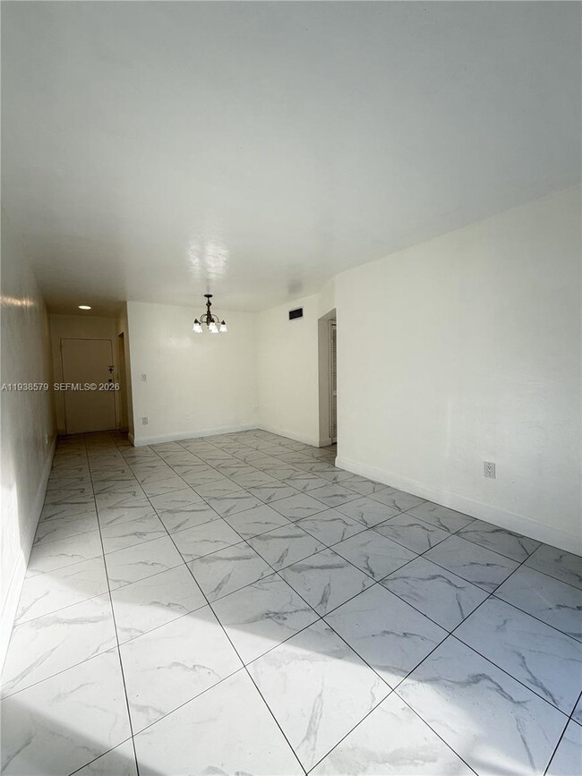 Foto del edificio - 1860 SW 22nd St