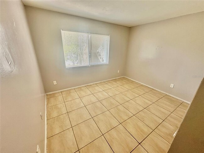Building Photo - 2549 S Oak Ave