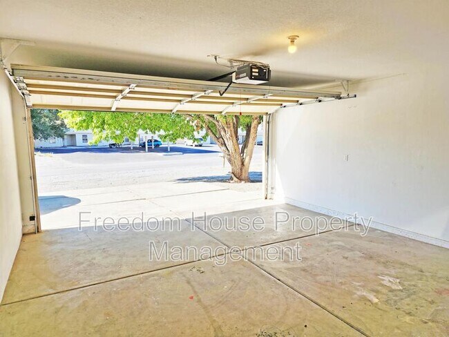 Building Photo - 910 Bourbon St