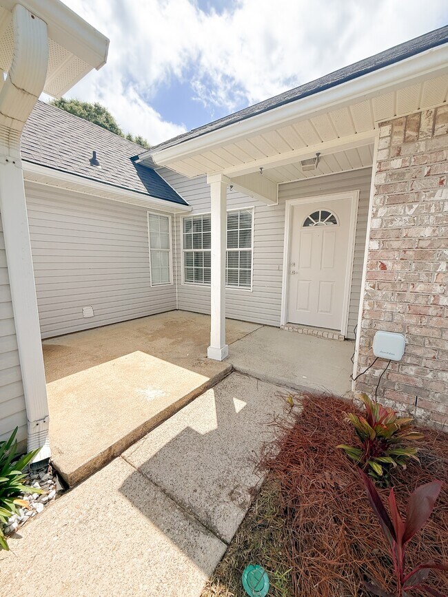 Building Photo - 161 Mirabelle Cir