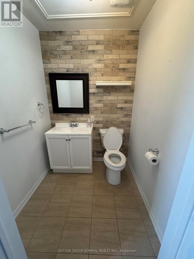 Photo du bâtiment - 12 Caines Ave