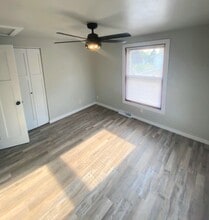 Building Photo - 1376 W Hiawatha Dr
