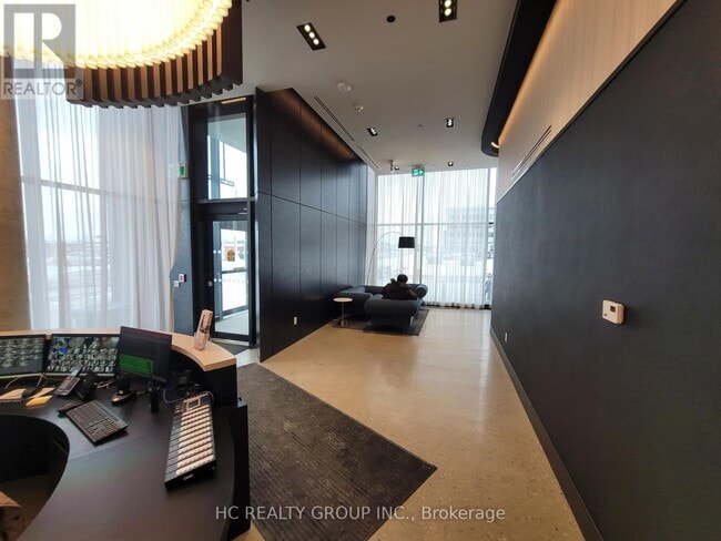 Building Photo - 38 Andre de Grasse St