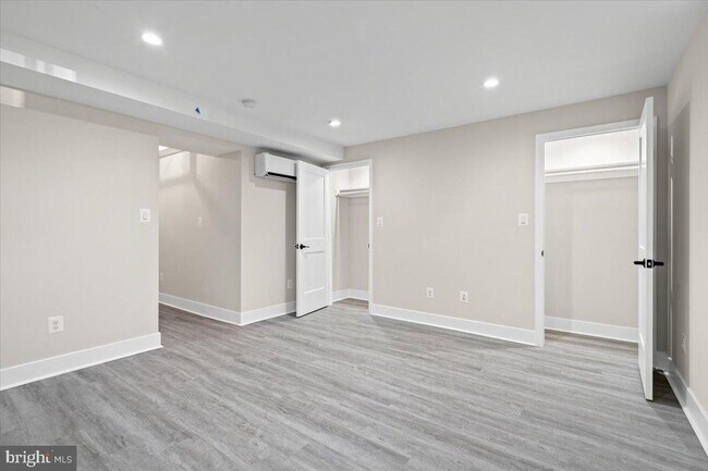 Building Photo - 214 S Henry St