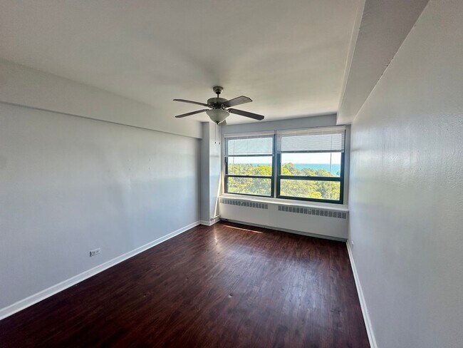 Foto del edificio - 4180 N Marine Dr