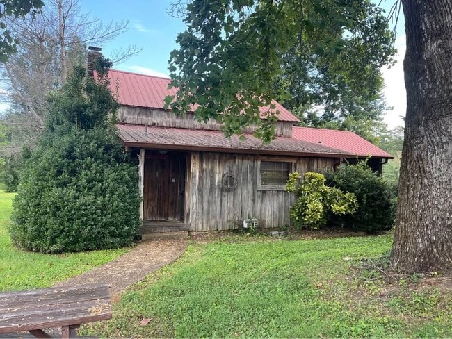 Building Photo - 226 Lake View Dr