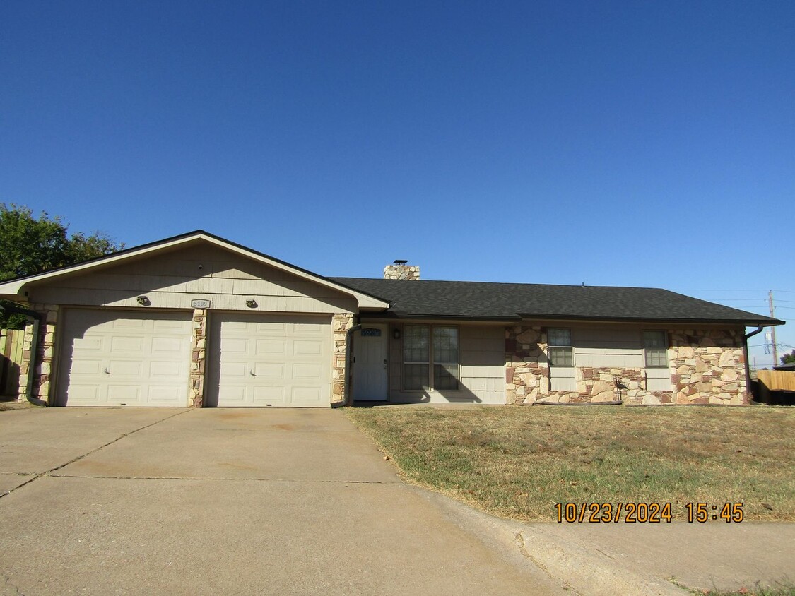 Primary Photo - Nice home in the Meadow Brook area!