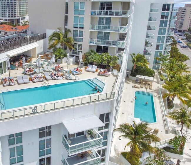 Foto del edificio - 401 N Birch Rd