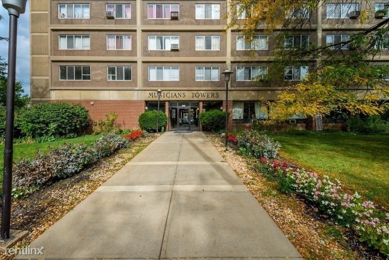 2727 Lancashire Rd Cleveland Oh 44106 Apartment For Rent In Cleveland Oh Apartments Com